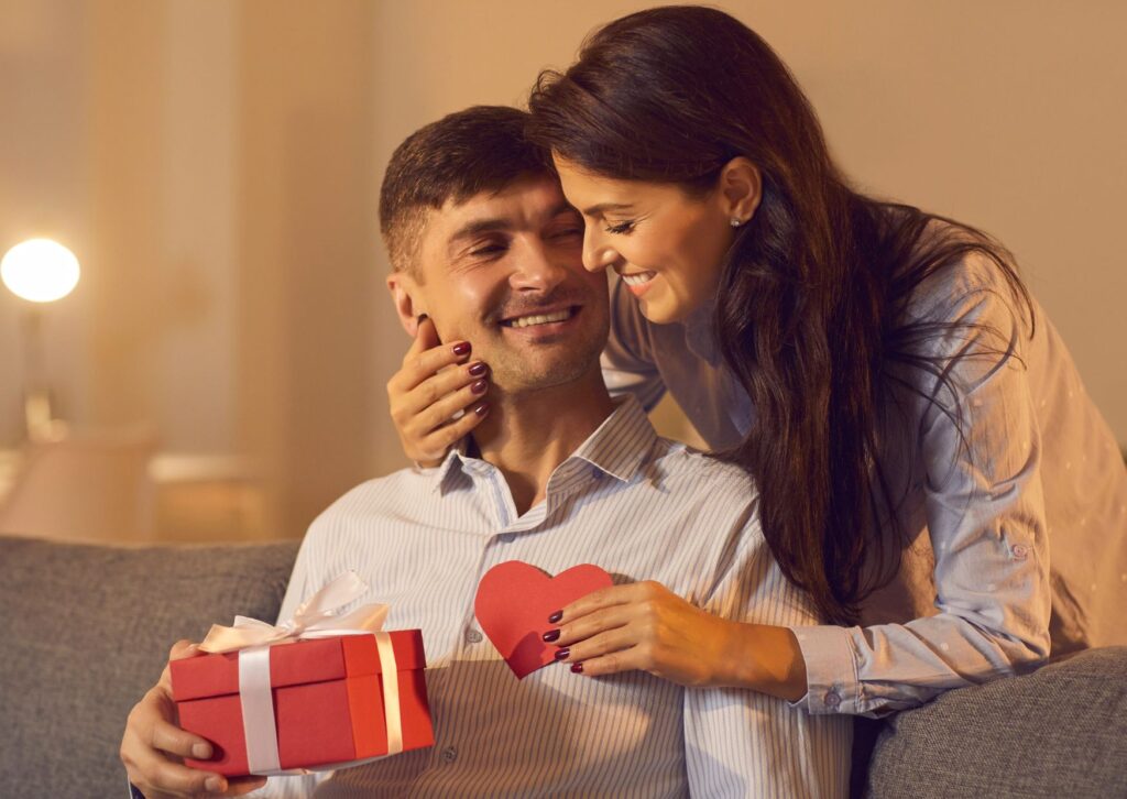 Choisir le cadeau de Noël parfait pour lui!  Message d'amour